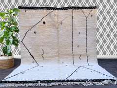 Lleva el encanto del norte de África a tu hogar con una alfombra bereber personalizada, elaborada a mano por expertos tejedores. Fabricada con lana natural de cordero, esta alfombra ofrece suavidad y resistencia, ideal para zonas de alto tráfico. Su diseño tradicional, con motivos geométricos y tonos neutros, se adapta a decoraciones modernas, rústicas o bohemias. Al ser una pieza artesanal, cada detalle es único, convirtiéndola en una inversión duradera y llena de carácter. Elige el tamaño perfecto y trans
