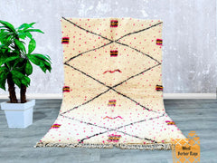 156 x 205 cm = 5.1 x 6.7 FT Diamonds Pink Dots Handwoven Moroccan Rug with Tribal Symbols – Natural Wool, Soft Texture, Ideal for Living Rooms and Bedrooms