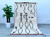 157 x 259 cm = 5.2 x 8.5 FT Vintage Moroccan Beni Ourain Rug – Ivory Background with Black Geometric Designs, Handwoven by Berber Artisans