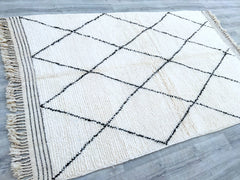 159 x 246 cm = 5.2 x 8.1 FT Diamonds Moroccan Berber Rug – Unique Tribal Patterns, Handwoven with Premium Sheep Wool, Perfect for Collectors