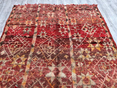 167x230 cm = 5.5 x 7.5 Timeless Vintage Moroccan Rug – Handwoven Berber Carpet