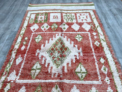 148x277 cm = 4.9 x 9.1 Timeless Vintage Moroccan Rug – Handwoven Berber Carpet