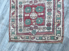 099x256 cm = 3.2 x 8.4 Antique Turkish Wool Runner – Handmade Vintage Oushak Rug – Boho Tribal Hallway Carpet – Floral Geometric Pattern – Free Shipping