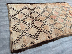 188x334 cm = 6.2 x 11.0 Vintage Moroccan Berber Rug – Handwoven Boho Charm