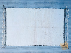 154 x 248 cm = 5 x 8.1 FT Moroccan Rug with Ivory Base and Black Stripes – Timeless Design, Adds Elegance and Continuity to Your Space