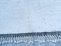 154 x 248 cm = 5 x 8.1 FT Moroccan Rug with Ivory Base and Black Stripes – Timeless Design, Adds Elegance and Continuity to Your Space