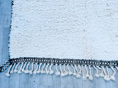 154 x 248 cm = 5 x 8.1 FT Moroccan Rug with Ivory Base and Black Stripes – Timeless Design, Adds Elegance and Continuity to Your Space