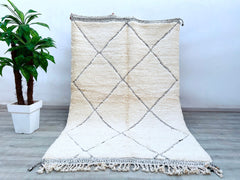 165 x 260 cm = 5.4 x 8.5 FT Diamonds Moroccan Rug with Tribal Diamond and Zigzag Motifs – Unique and Artistic, Handwoven by Berber Artisans