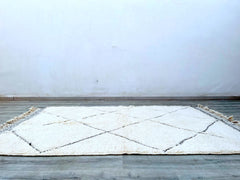 165 x 260 cm = 5.4 x 8.5 FT Diamonds Moroccan Rug with Tribal Diamond and Zigzag Motifs – Unique and Artistic, Handwoven by Berber Artisans