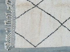 160x256 cm = 5.2 x 8.4 Authentic Handwoven Beni Ourain Moroccan Berber Rug