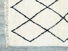 194 x 285 cm = 6.4 x 9.4 ft Diamonds STUNNING BENIOURAIN RUG, Moroccan Rug, Handmade Rug, Unique Rug, Sheep Wool Rug, Abstract Rug, Handwoven Area Rug
