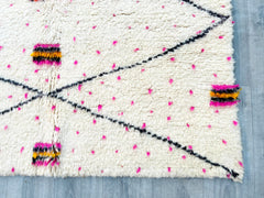 156 x 205 cm = 5.1 x 6.7 FT Diamonds Pink Dots Handwoven Moroccan Rug with Tribal Symbols – Natural Wool, Soft Texture, Ideal for Living Rooms and Bedrooms