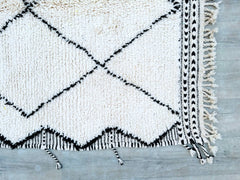 143 x 241 cm = 4.7 x 7.9 ft Diamonds BENIOURAIN CARPET, Moroccan Handmade Rug, Living Room Rug, Handmade Wool Carpet, Azilal Berber Rug, Handwoven Rug
