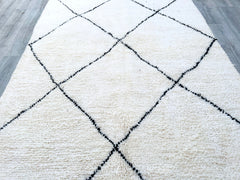 Diamonds Handwoven Moroccan Beni Ourain Rug – Luxurious Wool Berber Carpet