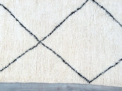 Diamonds Handwoven Moroccan Beni Ourain Rug – Luxurious Wool Carpet