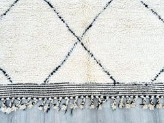 Diamonds Black Handwoven Moroccan Beni Ourain Rug – Black & White Berber Wool Carpet