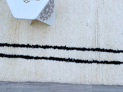 Border Exquisite Handmade Beni Ourain Moroccan Rug – Timeless Elegance