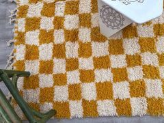 Checkred Moroccan Berber Rug – Handmade Boujaad Carpet – Custom Checkered Design – Perfect for Berber Home Decor