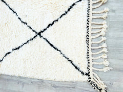Diamonds Handwoven Moroccan Beni Ourain Rug – Luxurious Wool Carpet