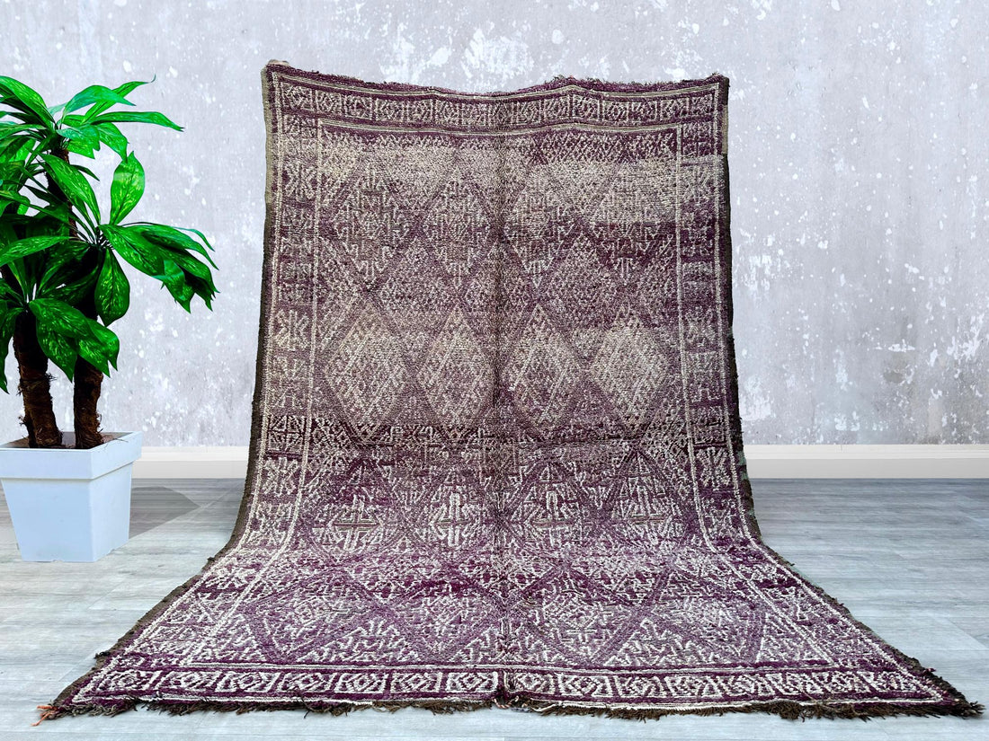 The Difference Between Handmade and Machine-Made Moroccan Rugs.