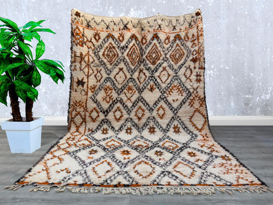 Custom vs. Ready-made Moroccan Rugs: Making the Right Choice for Your Home