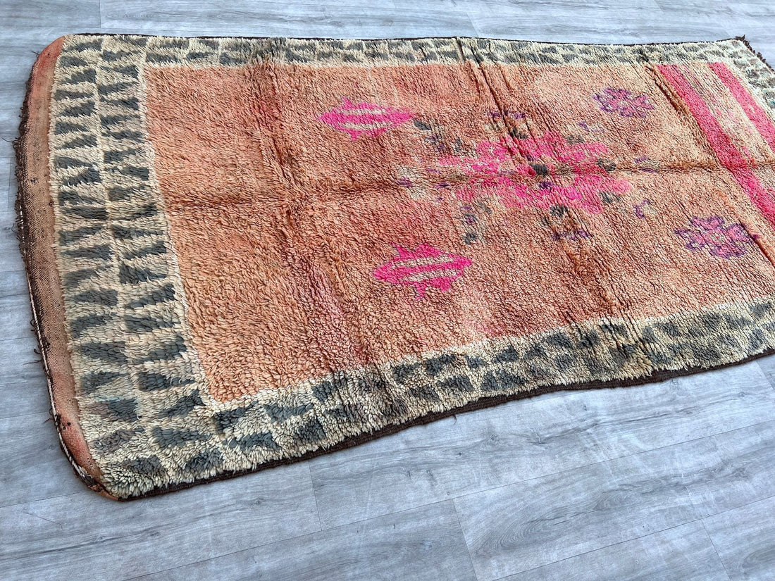 Tapis Boujaad Marocain Vintage : Un Chef-d'Œuvre Artisanal pour Votre Intérieur