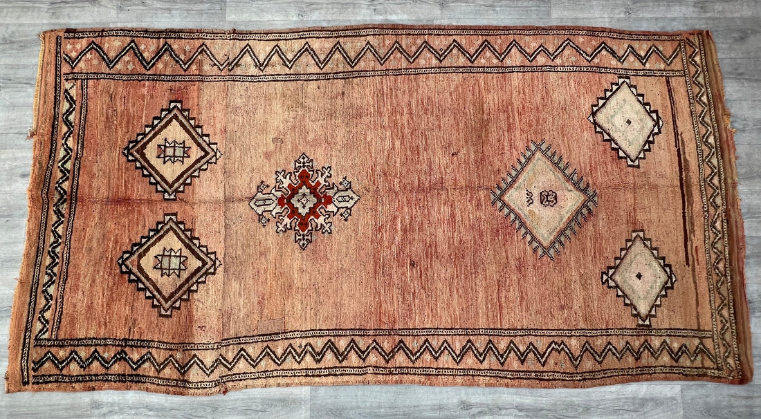 Tapis Boujad Vintage 5x10 : Un Chef-d'Œuvre Artisanal Marocain