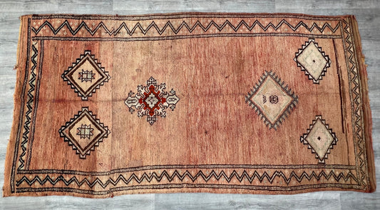 Tapis Boujad Vintage 5x10 : Un Chef-d'Œuvre Artisanal Marocain
