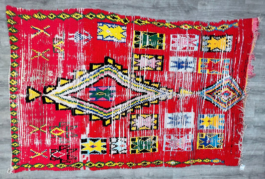 Vintage Boujad Kilim Teppich: Ein Stück marokkanische Handwerkskunst für Ihr Zuhause