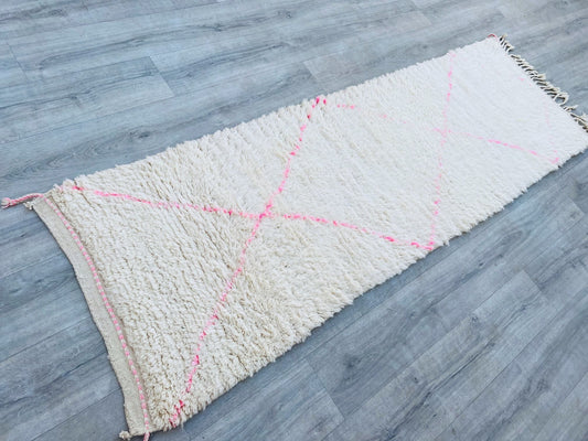 Beni Ourain Moroccan Runner Rug – En Unik Handgjord Matta för Ditt Hem