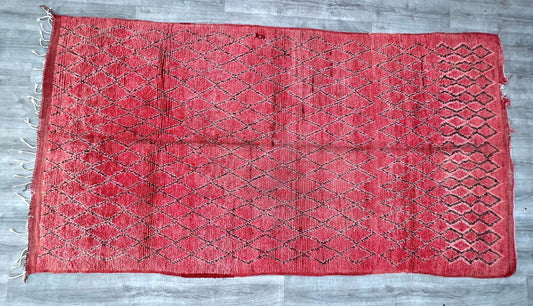 Vintage Boujad Moroccan Rug: A Timeless Handmade Treasure (4.9 FT x 9.2 FT)