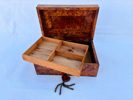 Boîte à Bijoux en Bois Thuya 12"×8" avec Serrure – Un Coffret Élégant et Sécurisé