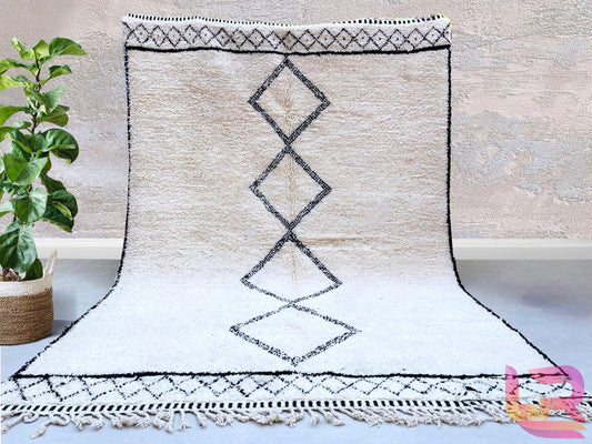 Tapis Marocain Beni Ourain : Un Chef-d'Œuvre Artisanal en Laine Berbère