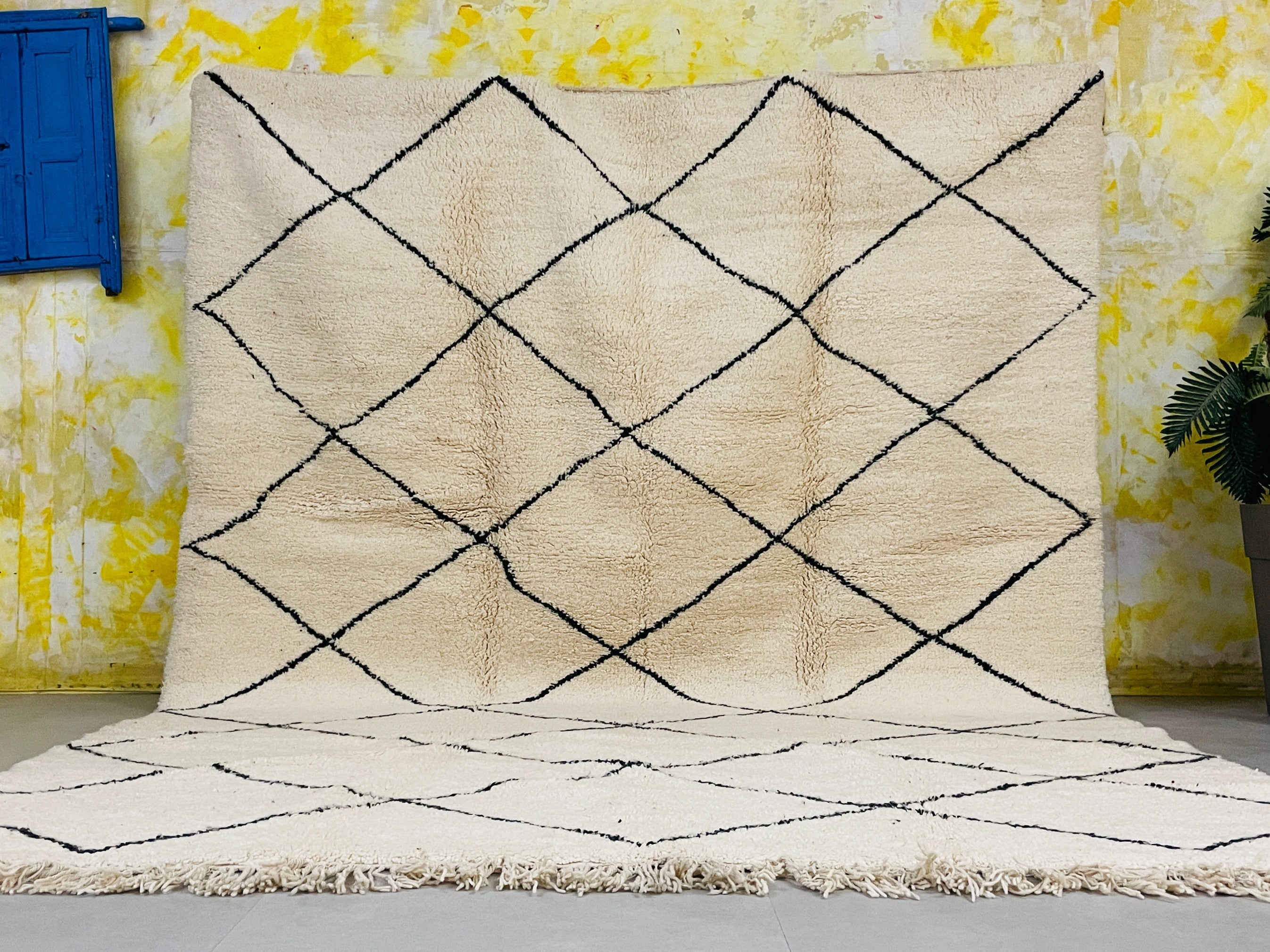 Upgrade your home with 2025’s best Moroccan rugs, from Beni Ourain’s creamy wool to vibrant Azilal tribal patterns. These hand-knotted Berber rugs are ethically crafted, featuring geometric designs and durable 100% wool. Brands like Beni Rugs and LaFabrik offer customizable options, while Auctionet and Bukowskis list rare vintage finds. Ideal for modern bohemian interiors, sizes range from 95x150 cm (perfect for nurseries) to 330x200 cm (statement living room pieces). Shop Moroccan carpets on Etsy, Amazon, 