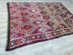 Vintage Rug 210 x 283 cm = 6.8 x 9.2 FT