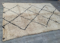 Vintage Rug 195 x 203 cm = 6.4 x 6.7 FT