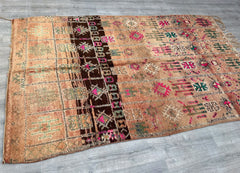 Vintage Rug 174 x 284 cm = 5.7 x 9.3 FT