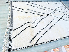 255 x 342 cm = 8.4 x 11.2 ft Tribal Zigzag WHITE BENIOURAIN RUG Boujaad Rug- Amazing Berber Rug- White Rug for Living Room- Custom Area Rug-Handmade Moroccan Rug