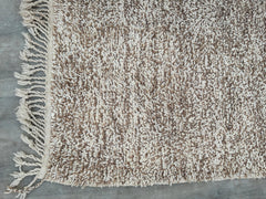 157 x 238 cm = 5.2 x 7.8 ft Minimalist Moroccan Rug Runner - Handmade Berber Carpet, Soft Dots, Bohemian Decor, Vintage Style, Perfect for Weddings & Homes