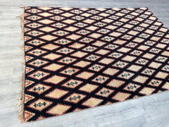 Vintage Rug 201 x 284 cm = 6.5 x 9.3 FT