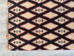 Vintage Rug 201 x 284 cm = 6.5 x 9.3 FT