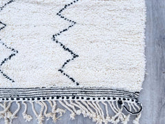 Moroccan rug 9 x7 ft ,Beni ouarain rug ,White Authentic Moroccan rug, berber wool rug ,Handwoven rug, Vintage area rug