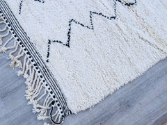 Moroccan rug 9 x7 ft ,Beni ouarain rug ,White Authentic Moroccan rug, berber wool rug ,Handwoven rug, Vintage area rug